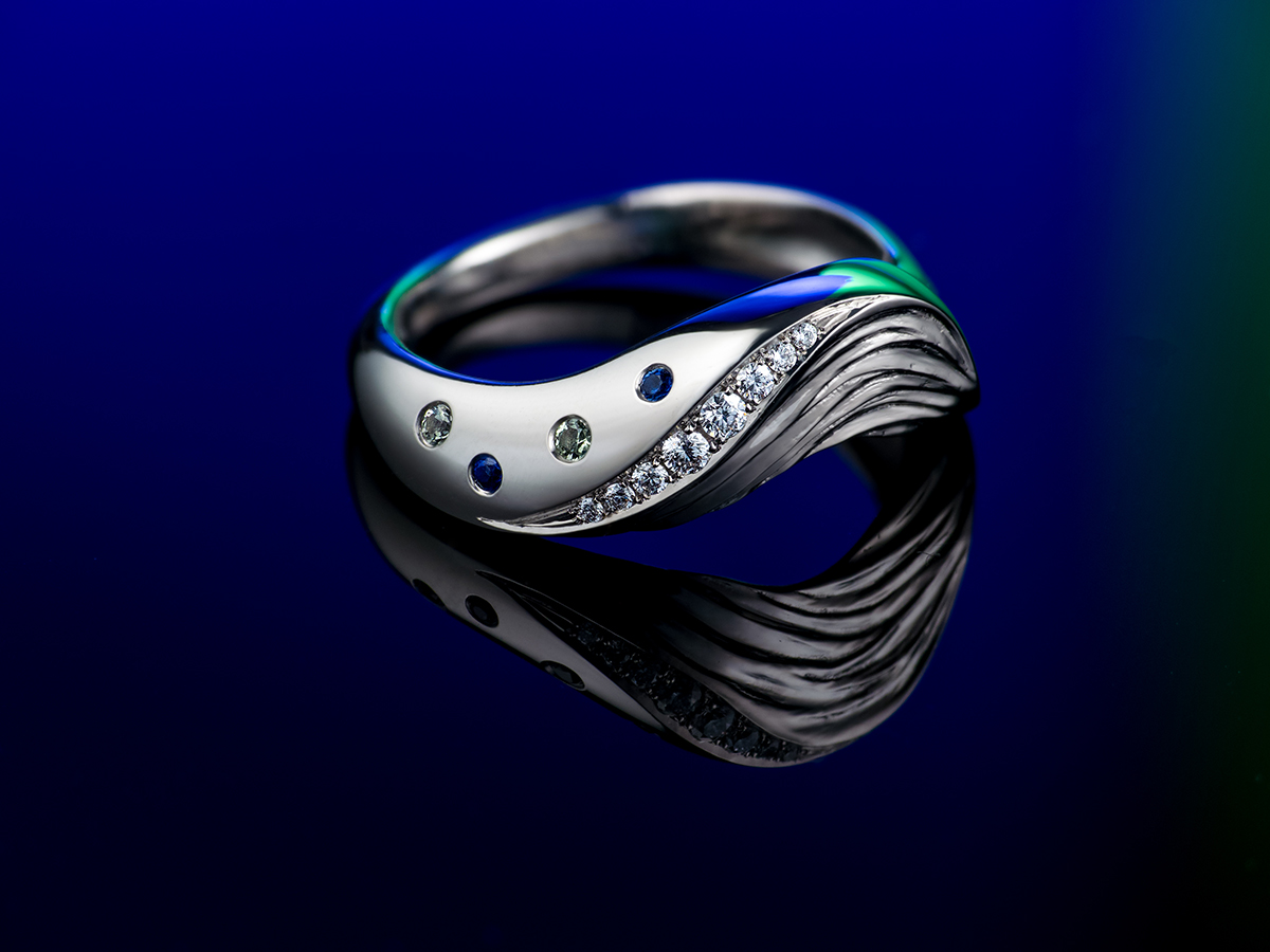 Wave ring, diamonds and sapphire, Sylvaine art jewellery
